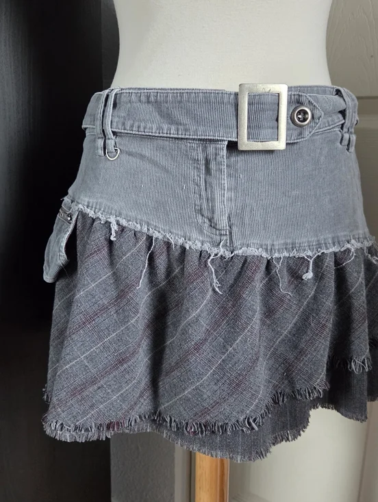 Y2k vintage grey denim layered skirt attached belt zip pockets Sz 11 Miss Bisou - Picture 2 of 4